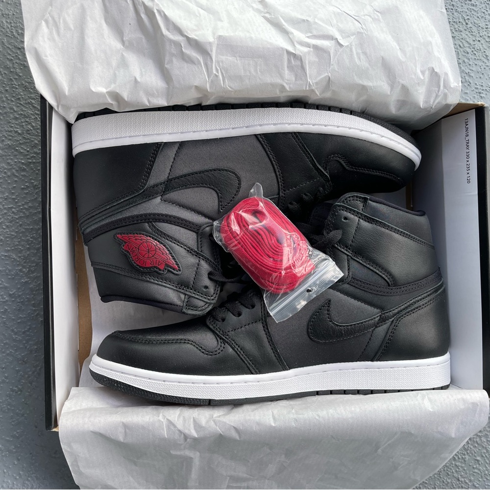 Jordan one black gym red
